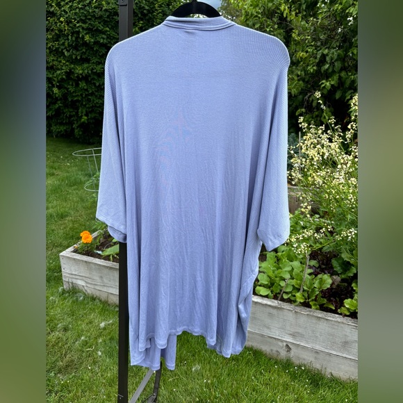 BNWT extremely soft flowy sweater - Picture 2 of 3